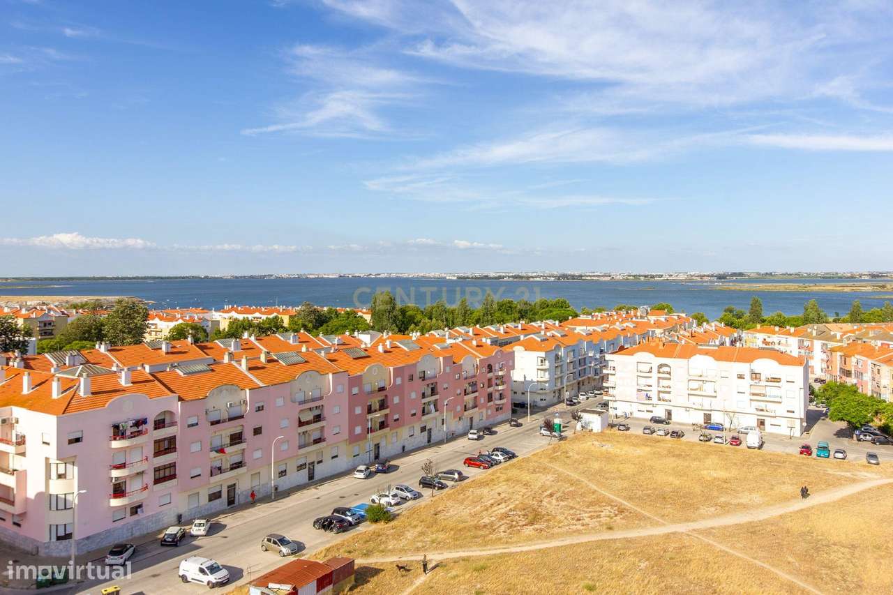 Barreiro / Lavradio - Apartamento de 4 assoalhadas com varandas e luga-23