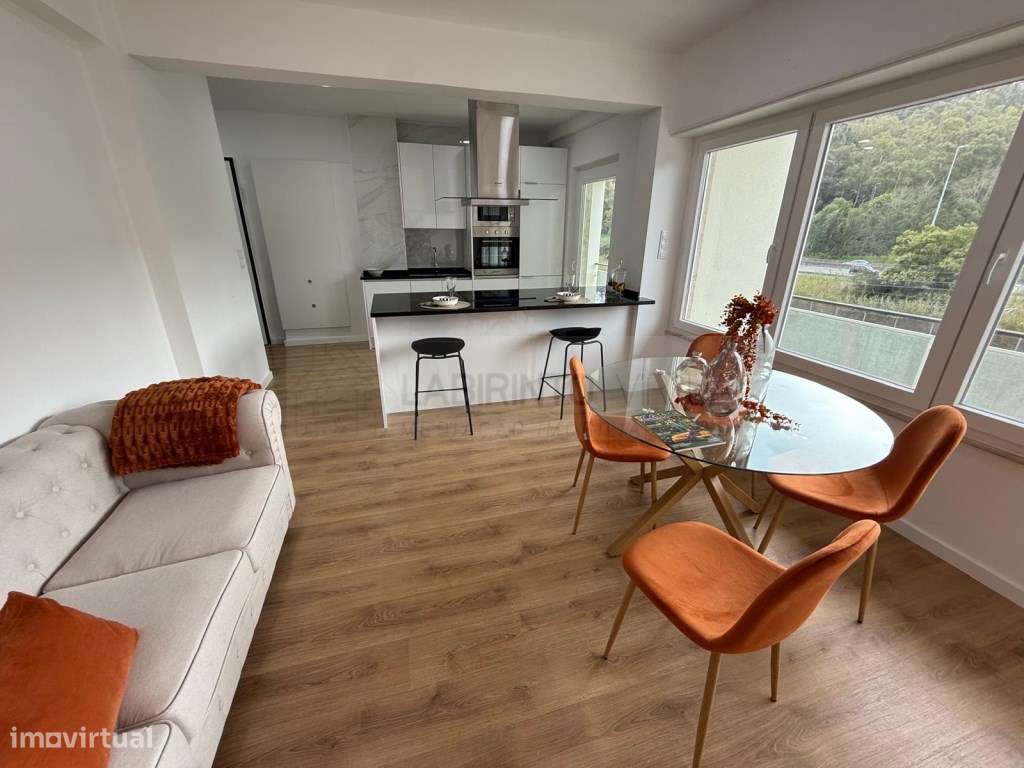 Vende Se Excelente T3 Com Varandas Em Benfica Lisboa