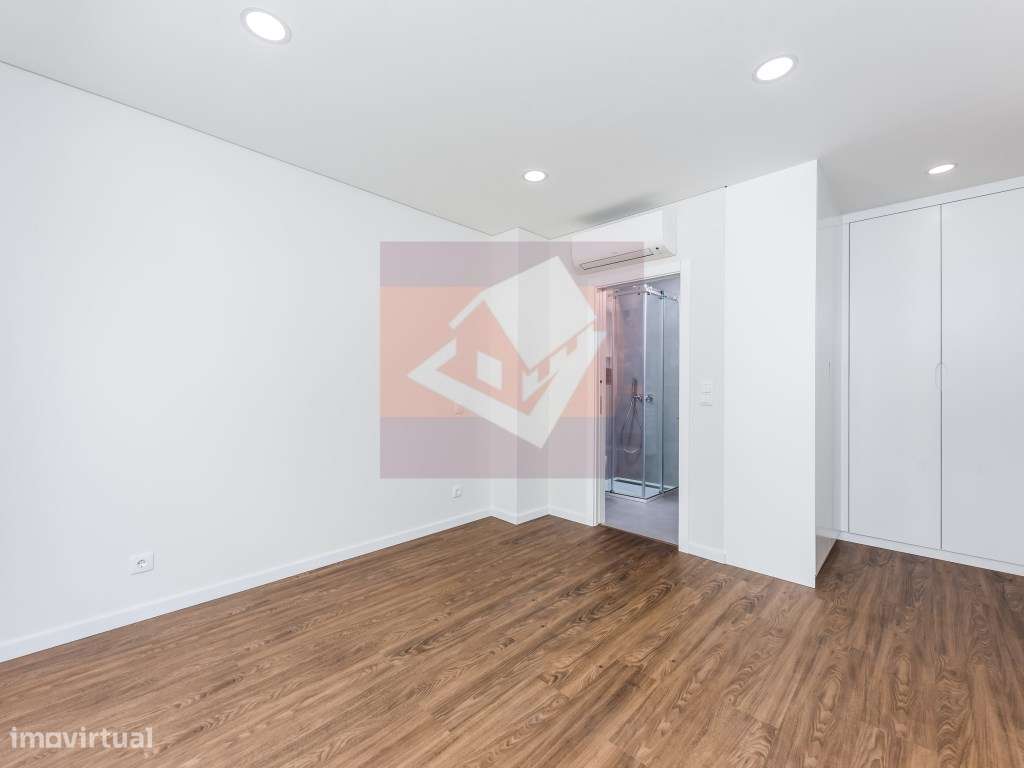 Moradia V5 nova no Bairro do Trigache em Famões-31