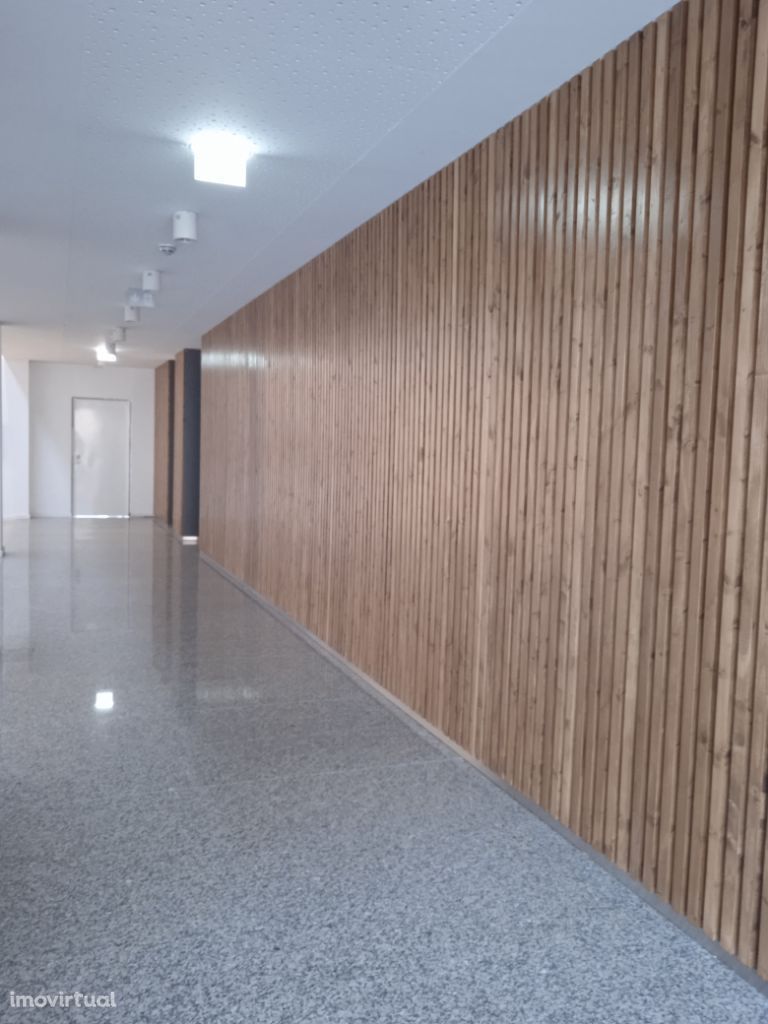Escritório com cerca de 500 m2 Circunvalação-Porto