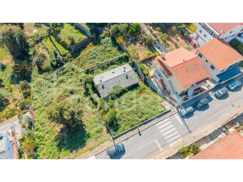 Terreno de 1.330 m² com PROJETO APROVADO para 2 Moradias em Jovim (...-1