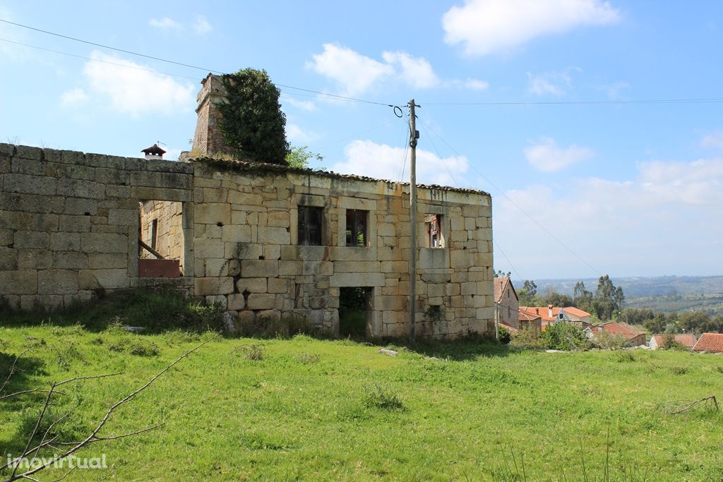 Ruína de casa de habitação e arrumos e 1,3 ha, Andorinha, O. Hospital