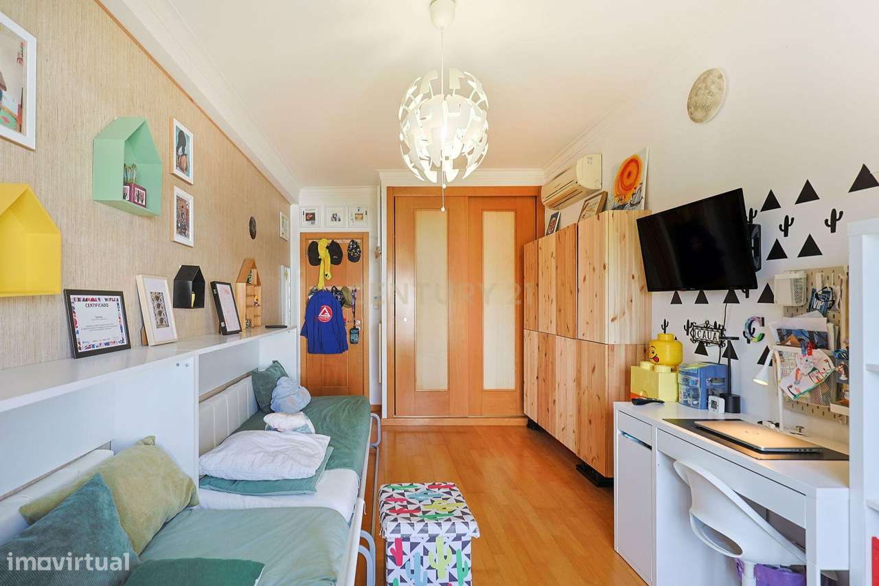 Apartamento T2 com Garagem, no Parque Luso em Corroios.-17