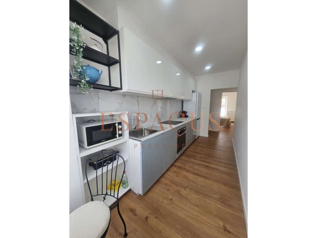 Apartamento T2 com Terraço no Coração do Centro Histórico-12