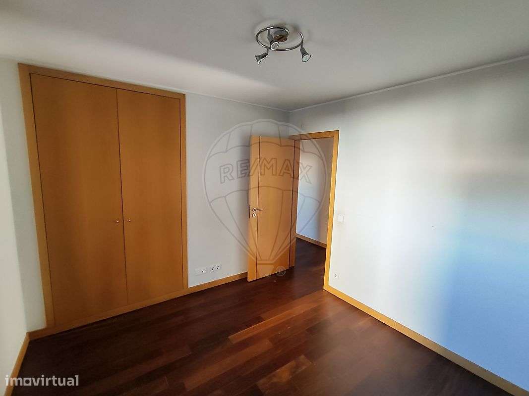 Moradia T5 para arrendamento - Grande imagem: 2/11