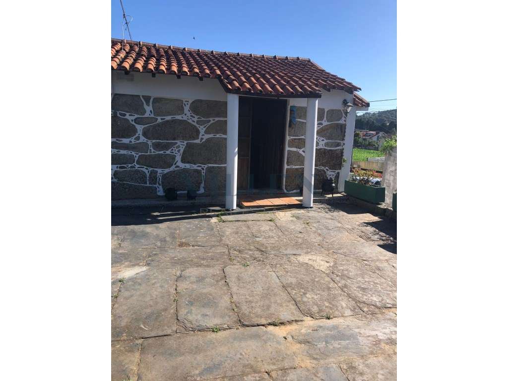 Moradia Geminada T2 em Pedroso Espaço, Natureza e Potencial!-22