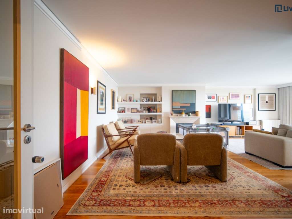 T4+1 de 200m² Renovado com 2 Suites-0