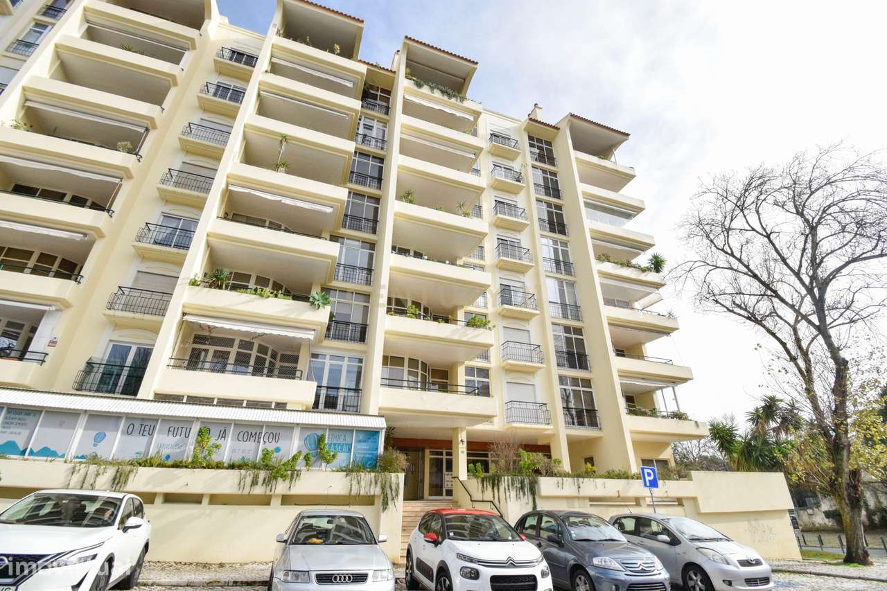 T2 com varanda, garagem e arrecadação – Cascais | Rua João Infante-32