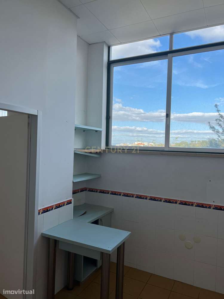 Espaço Comercial Ideal para Diversos Negócios em Santarém - Grande imagem: 4/17