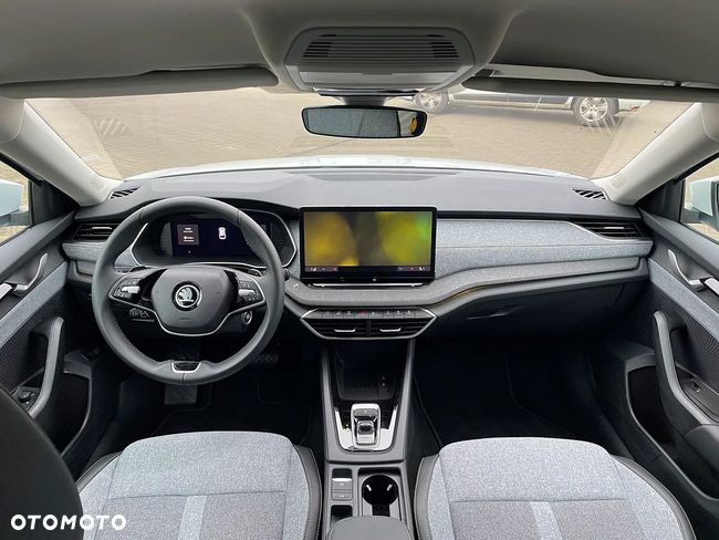Skoda Octavia Combi Selection 1.5 TSI m-HEV 110 kW DSG, przebieg 3 tys.km