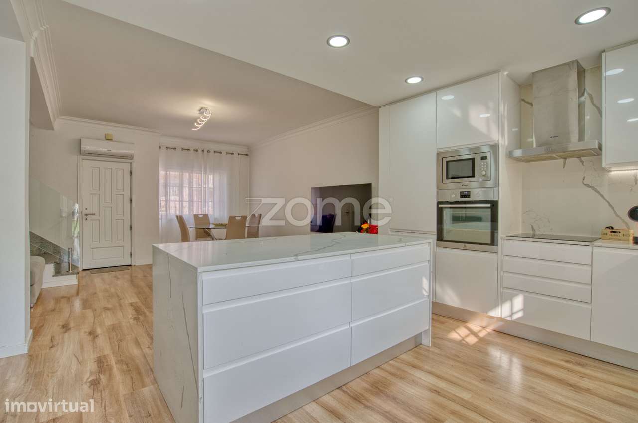 Moradia com terraço em Famões-9