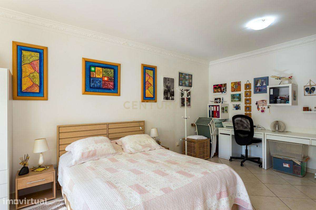 Apartamento T2 com Grandes Varandas e estacionamento no Mato Santo Esp-9