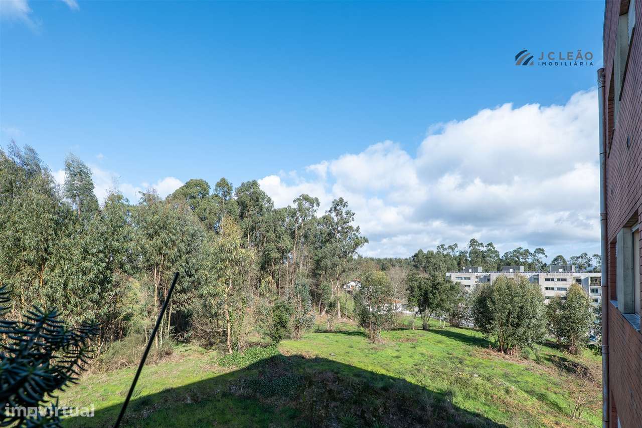 T3 com Excelente Exposição Solar no Coração de Paredes-13