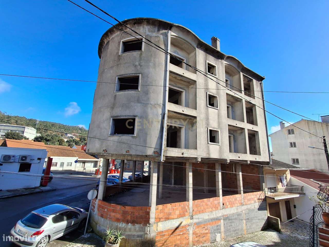 Prédio em fase de construção no centro de Mira d'Aire-2