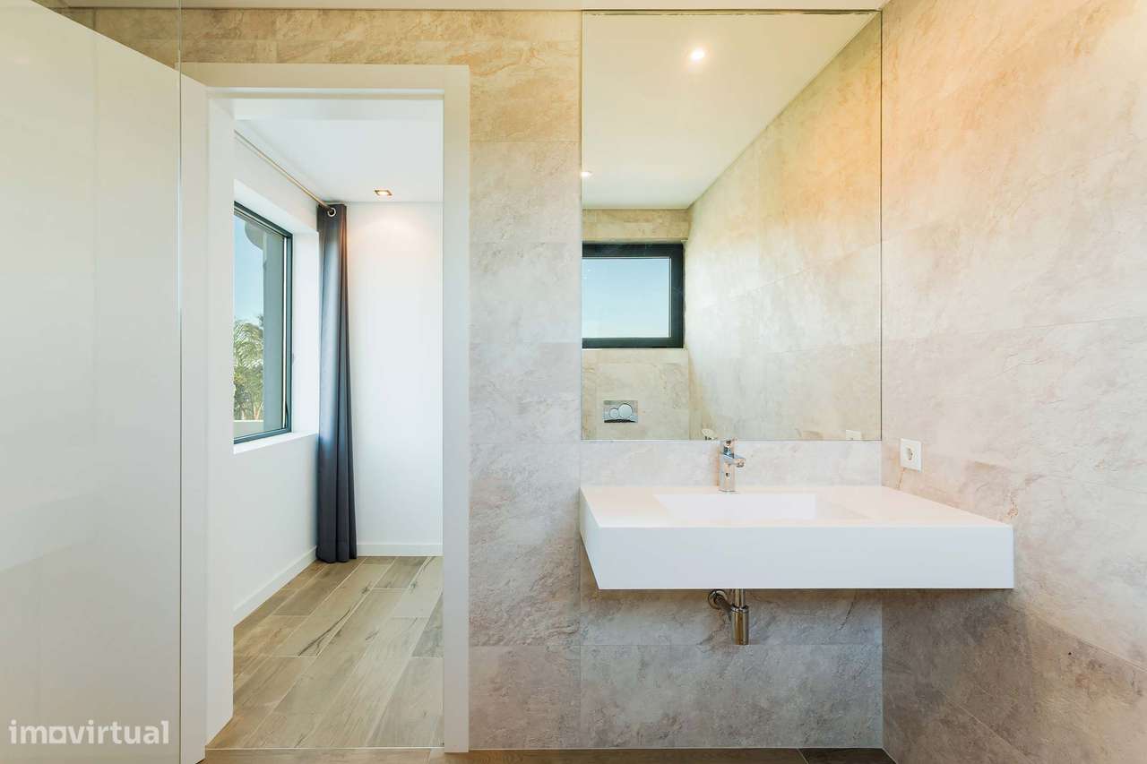 Quinta Moderna de Luxo com 4+1 Suítes, Anexo Independente e Jardim-35