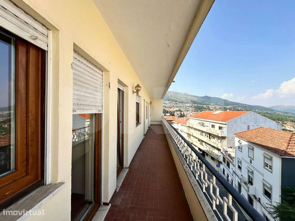 T4+2 com Varanda Panorâmica e Garagem Ampla - Conforto, Espaço e Ve...-0