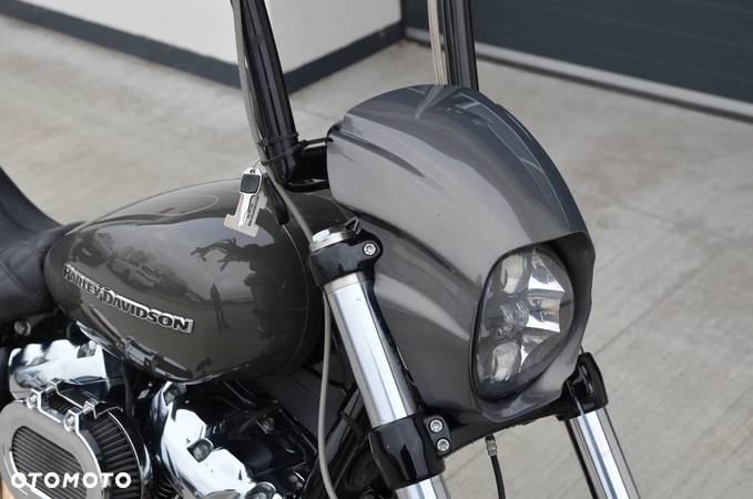 Harley-Davidson Softail Breakout - 27