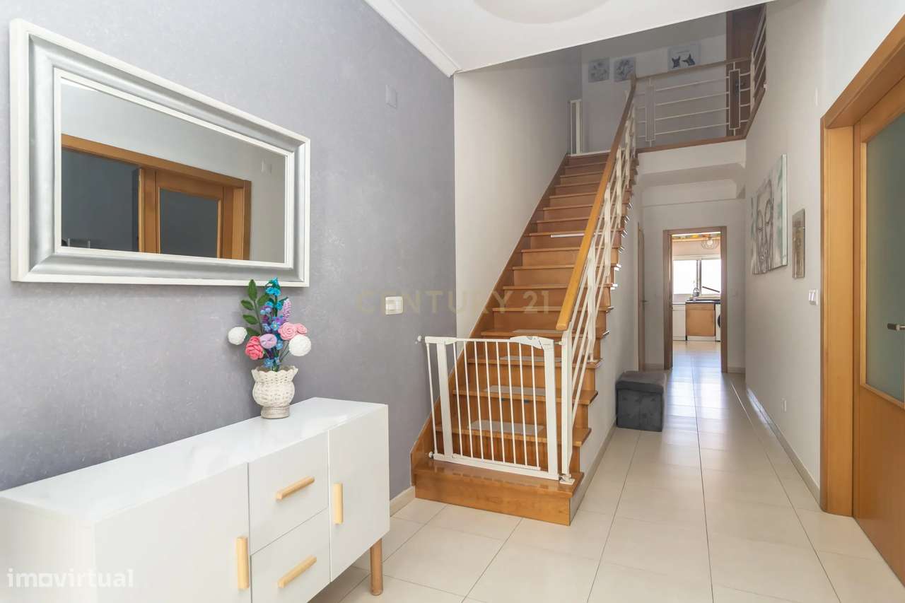 Moradia T3 com Piscina e Excelentes Áreas nos Foros de Amora-5