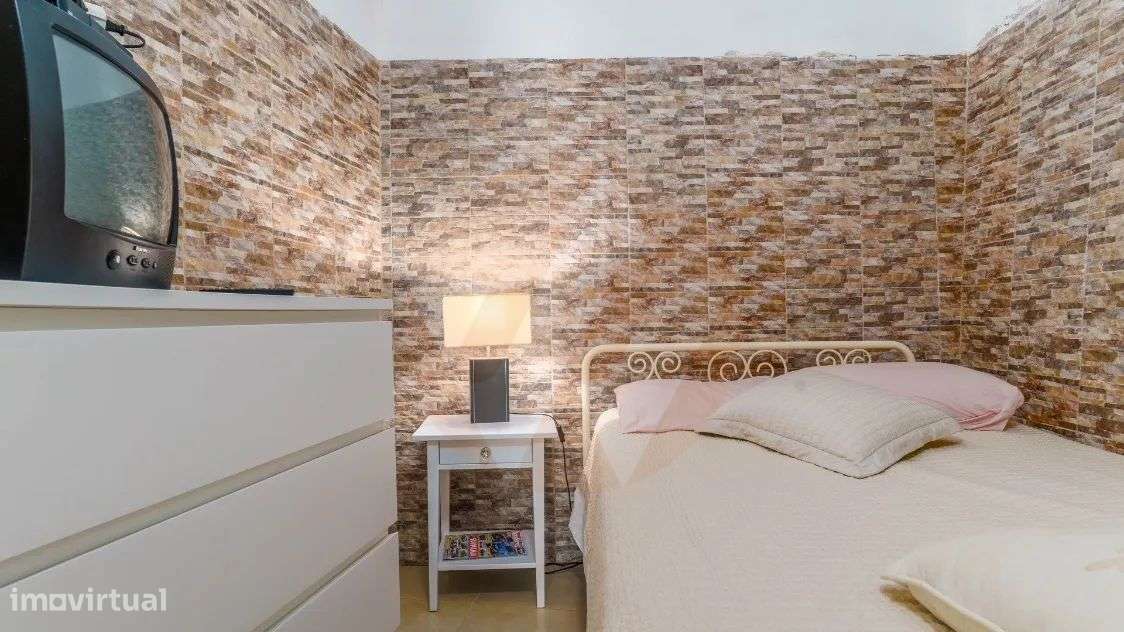 Moradia típica no centro histórico de Aljezur - Grande imagem: 5/19