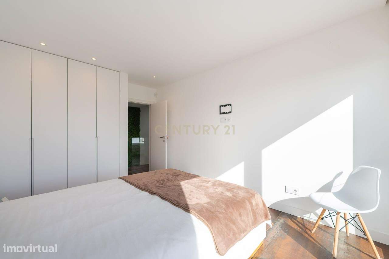 Excelente moradia geminada V4 em Urbanização nova na zona de Albarraqu-56