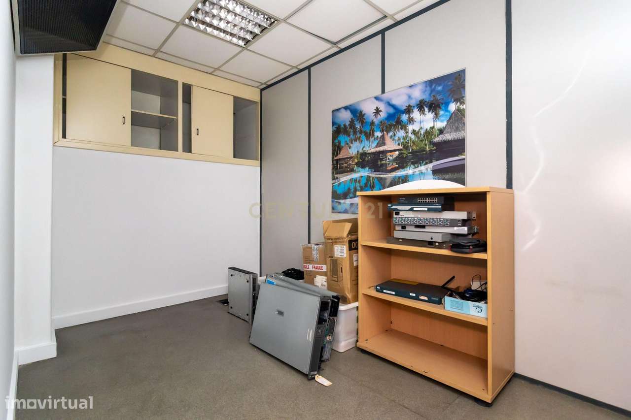 ESPAÇO COMERCIAL/SERVIÇOS com 311m2, para venda, no centro do Prior Ve-41