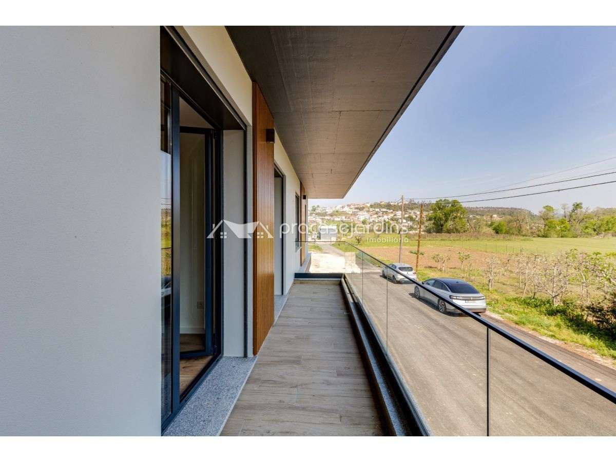 Apartamento T3 novo com espaço exterior privativo-17