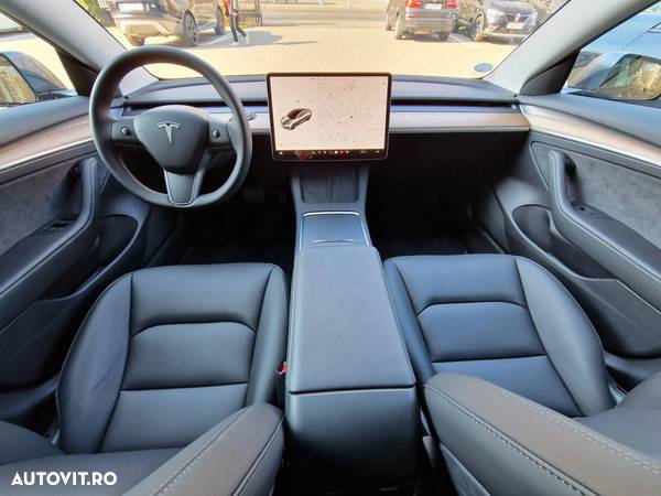 Tesla Model 3 - 10