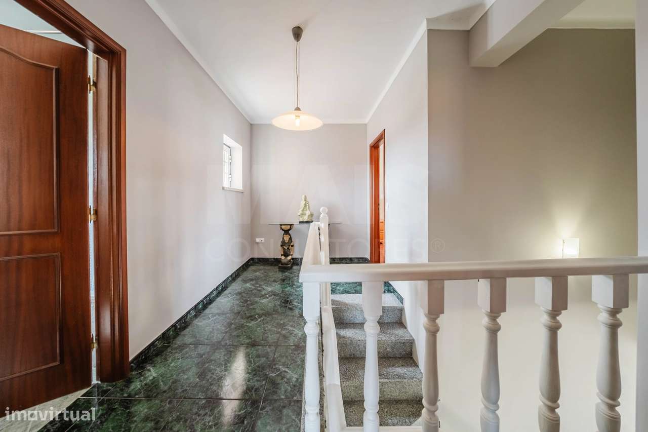 Moradia T4 com Charme em Olho Marinho | 260m² | Lote 734m²-33