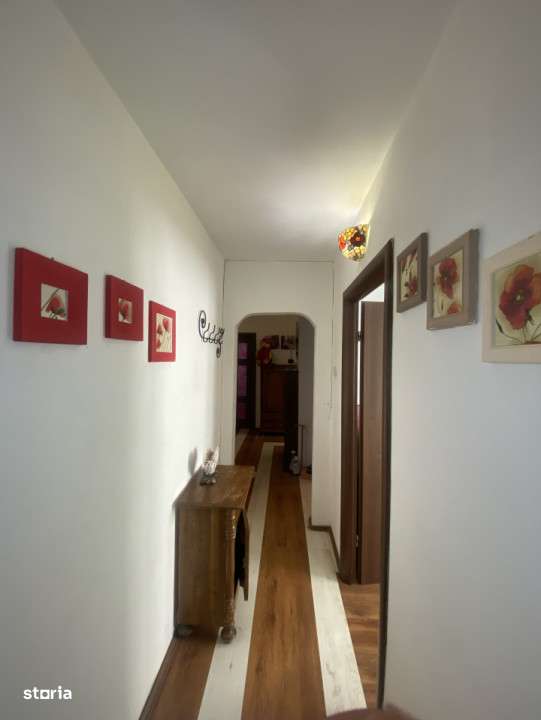 Vanzare apartament 3 camere Etaj 1 Tractorul Brasov - Imagine principală: 3/19