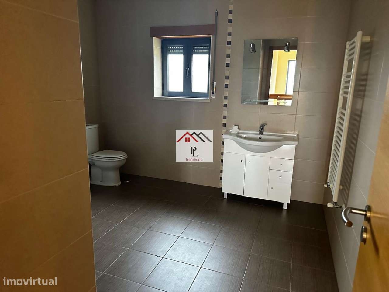 Moradia  T4 isolada inserida num lote de 700m2 em Penela  (V907MS)-19