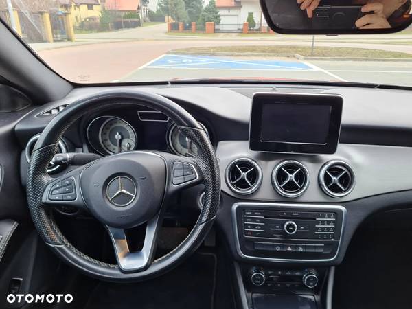 Mercedes-Benz CLA 250 7G-DCT - 12