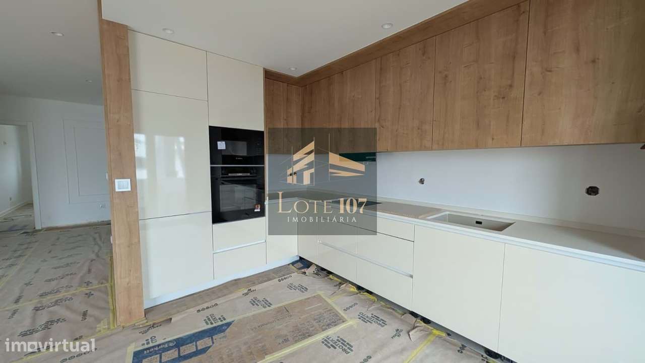 Apartamento T2 Novo em Val Flores-5