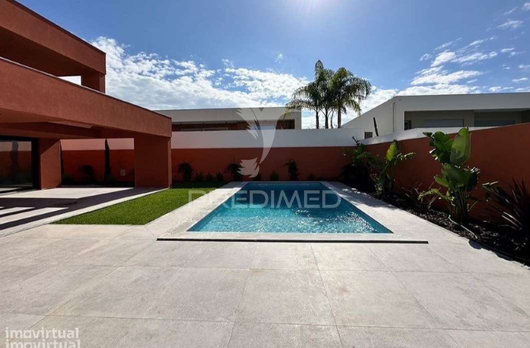 3 Suítes. Possibilidade de arrendamento... - Grande imagem: 3/23