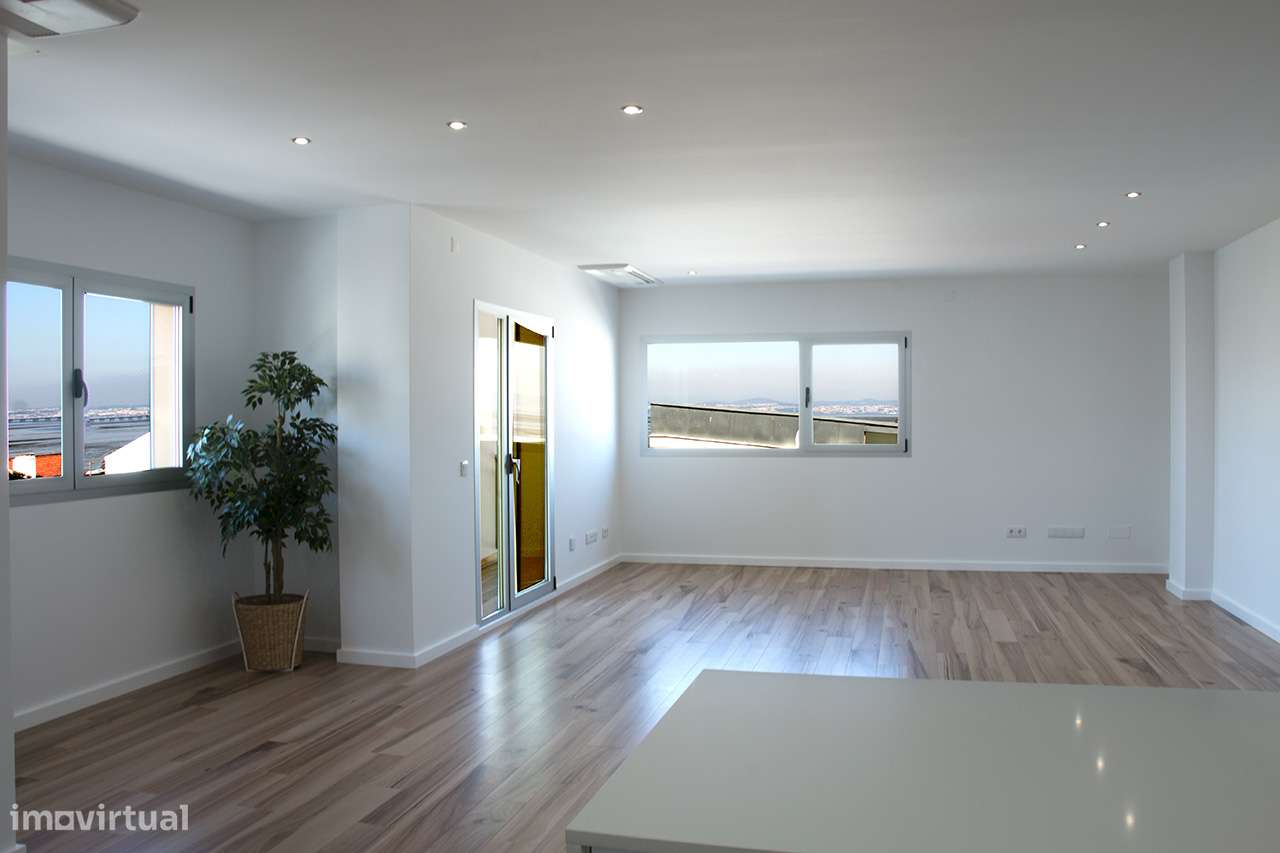 Apartamento T4 com vista rio em Alcochete, grandes áreas-3