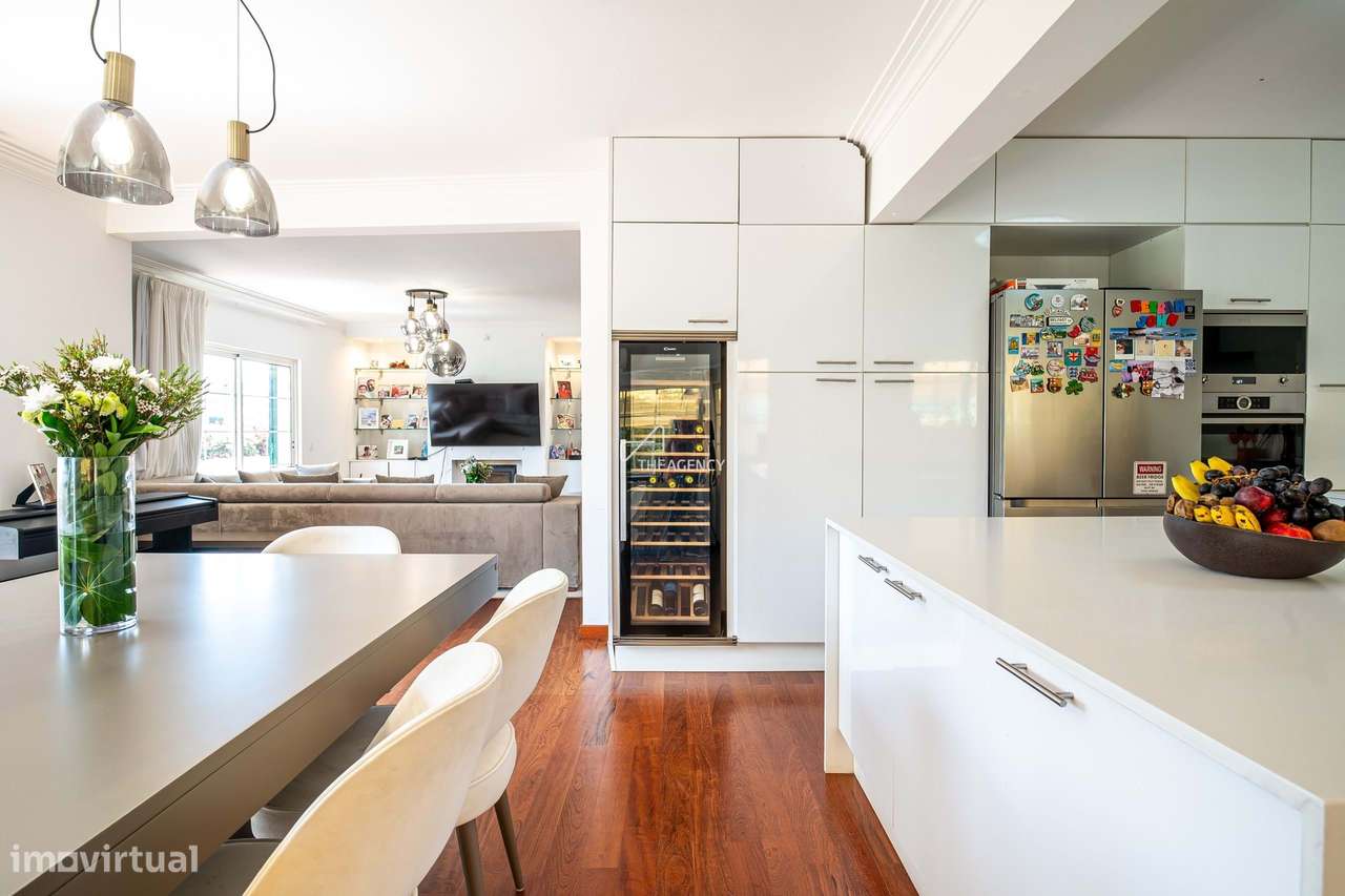 Moradia Independente no Estoril com 4 Quartos, Piscina e Garagem-8