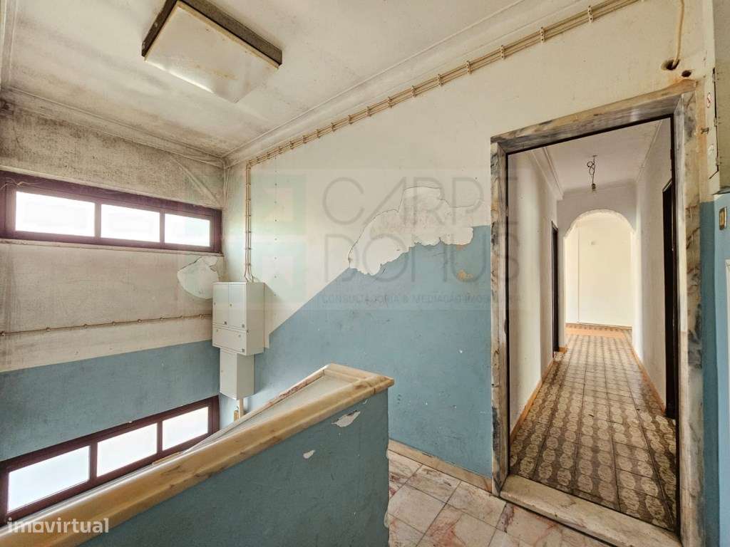 Prédio com Comércio e 2 apartamentos, em Mem Martins, Sintra-42