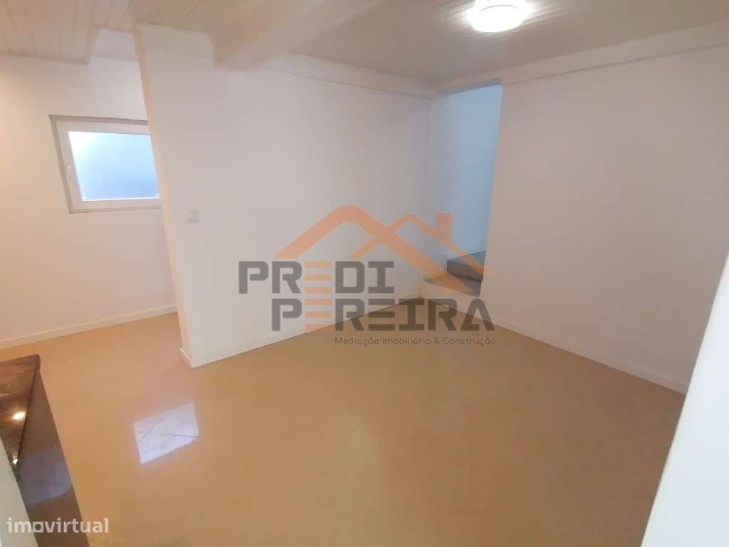 Duas moradias geminadas, totalmente remodeladas, situadas na Ajuda. - Grande imagem: 3/29