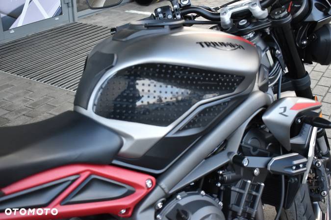 Triumph Street Triple - 4