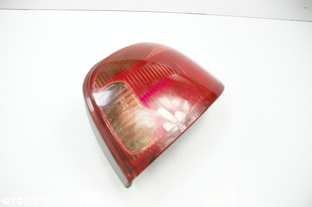 LAMPA PRAWA TYŁ TOYOTA YARIS - 4