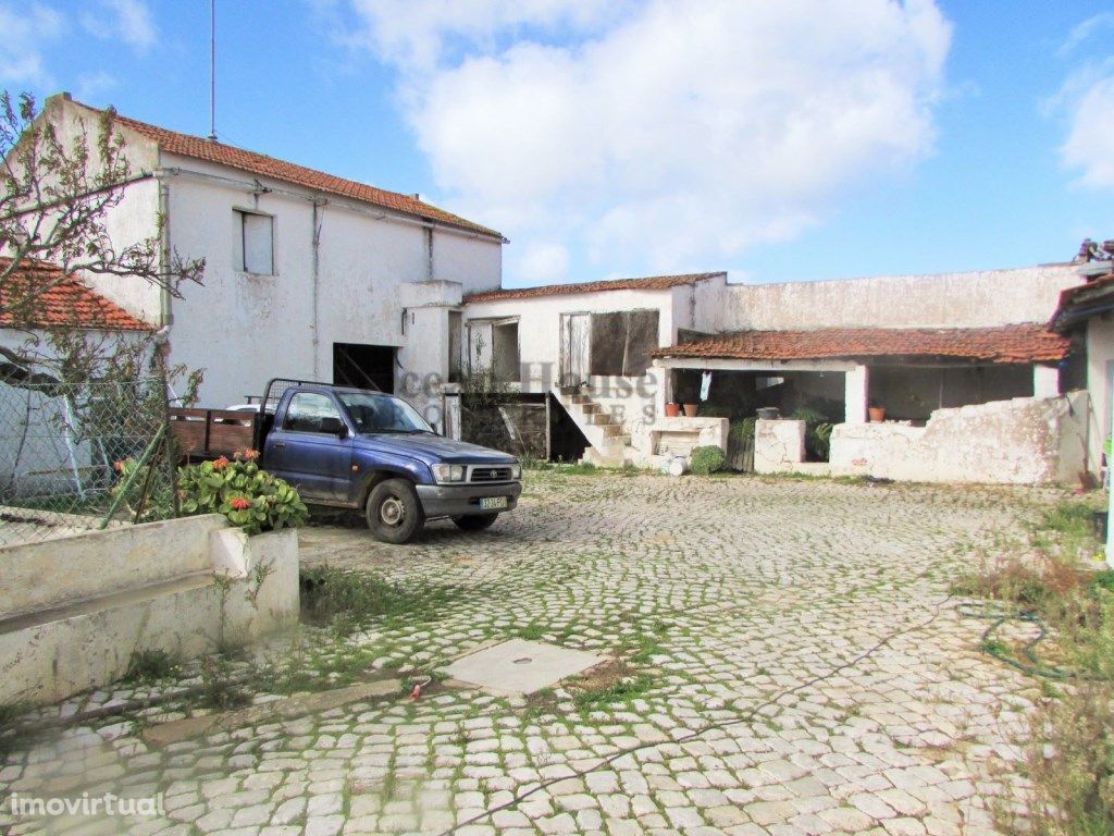 Quinta com varias divisões localizada na Guia, Albufeira