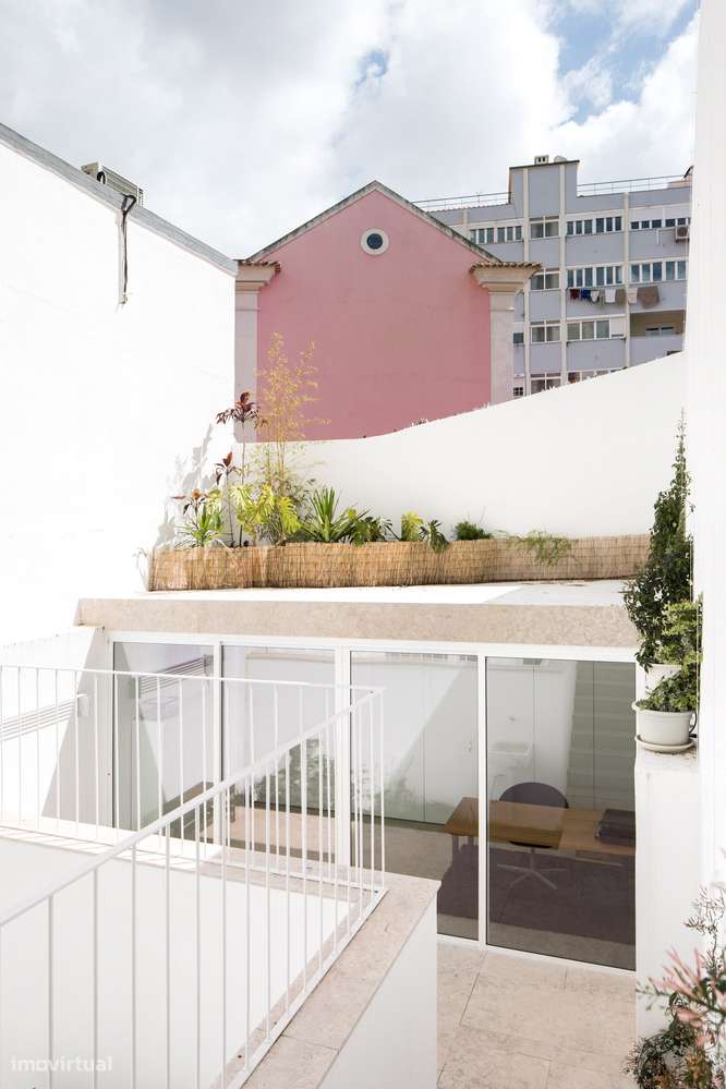 T3+1 com jardim no Campo Pequeno-12