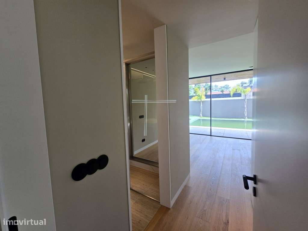 Moradia isolada T5, arquitetura contemporânea com piscina - Verdizela-48