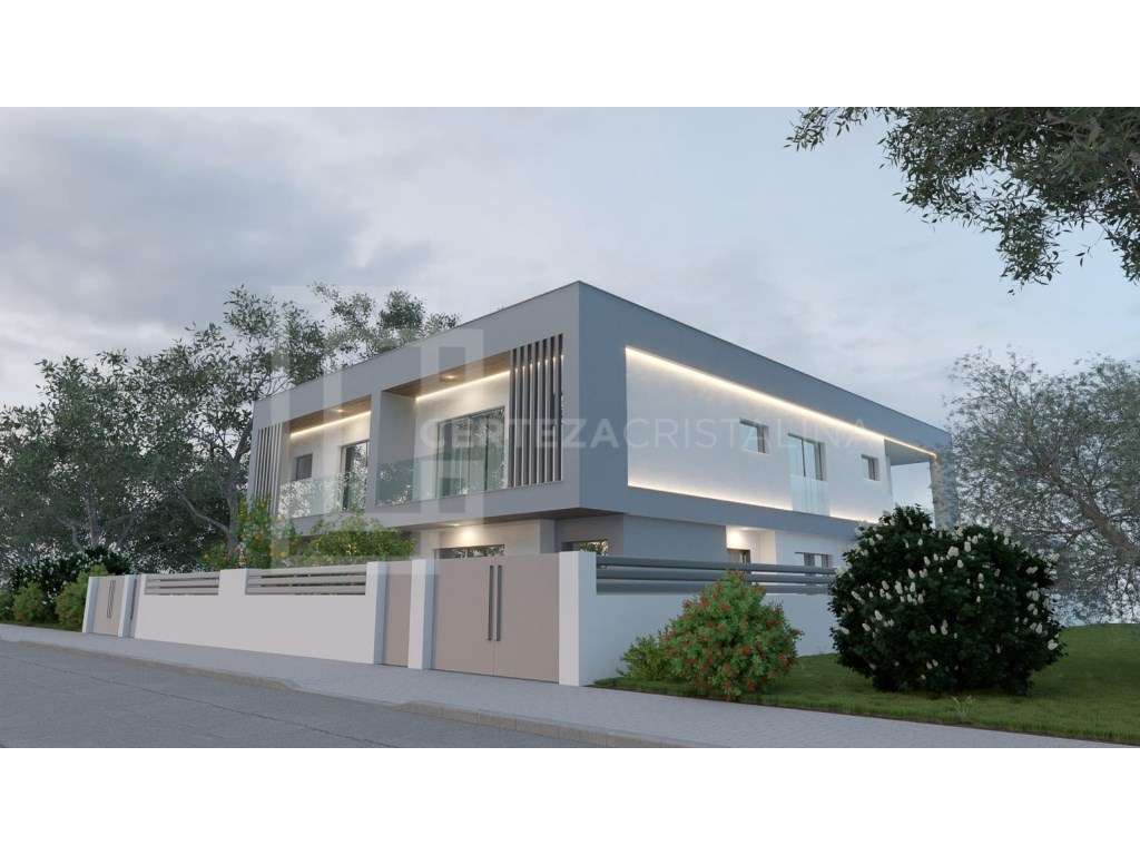 Moradia Geminada T4 Nova | Piscina | 4 Suítes | Arquitetura Contemp... - Grande imagem: 5/7