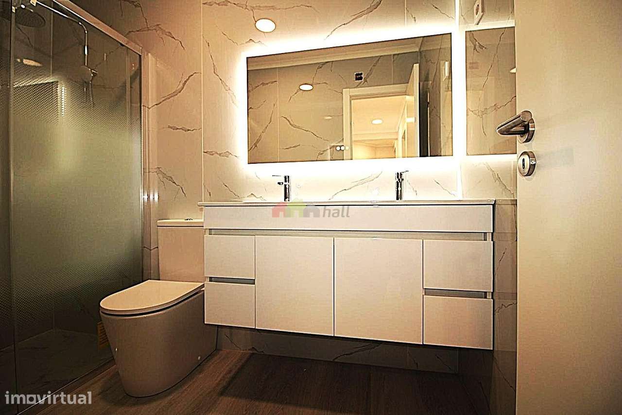 Apartamento T4, 3º andar, Totalmente Remodelado na Amora-20