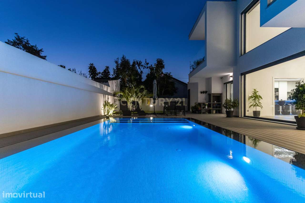 Elegância Moderna - Moradia com Piscina na Aroeira - Grande imagem: 2/30
