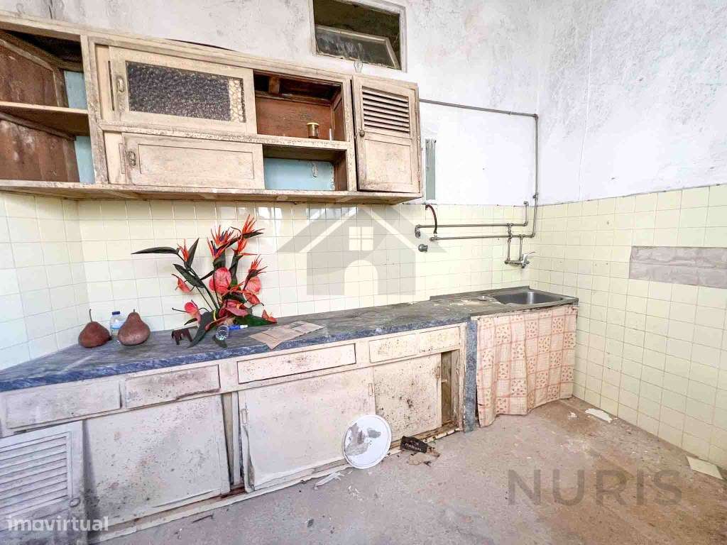 Moradia T3 com Espaço Comercial para Venda em Portimão-13