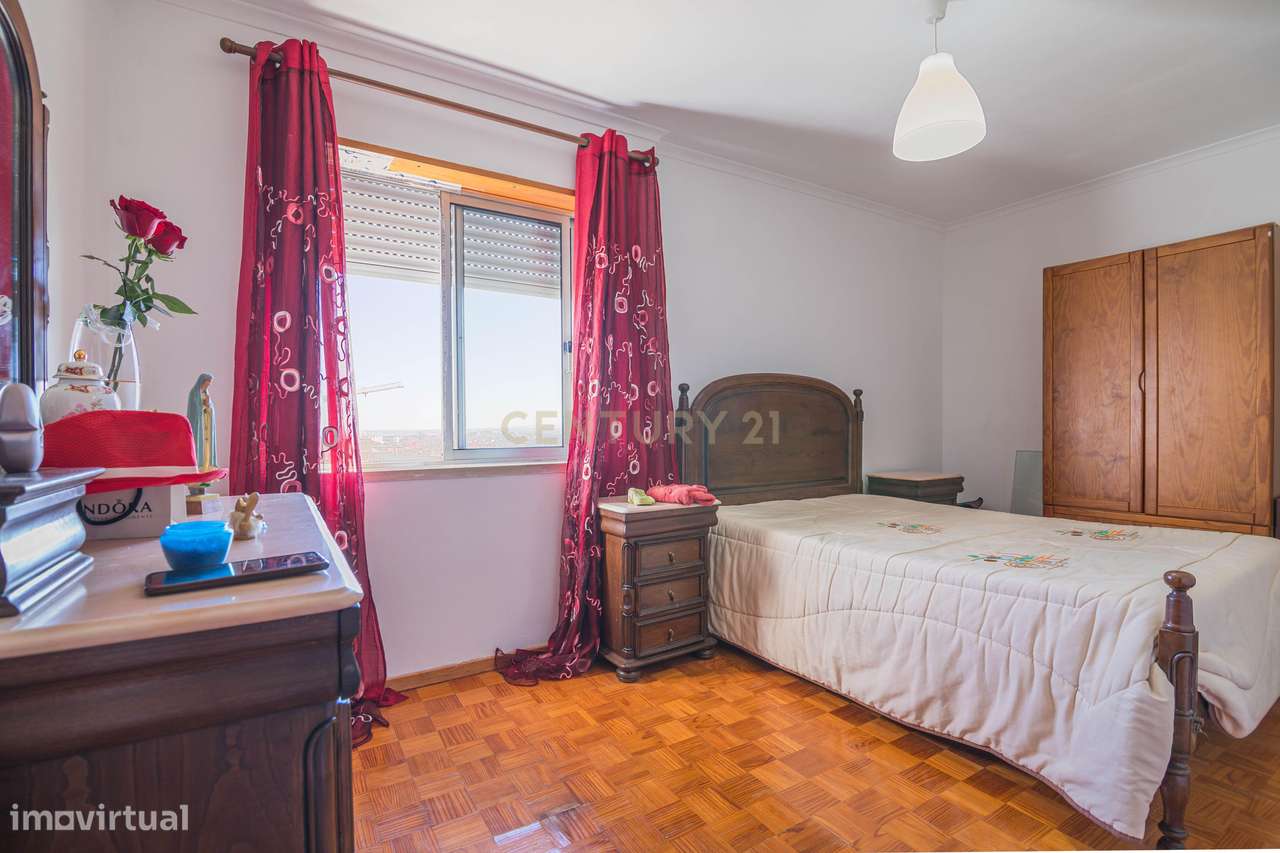 Apartamento T3 no Monte da Caparica-9