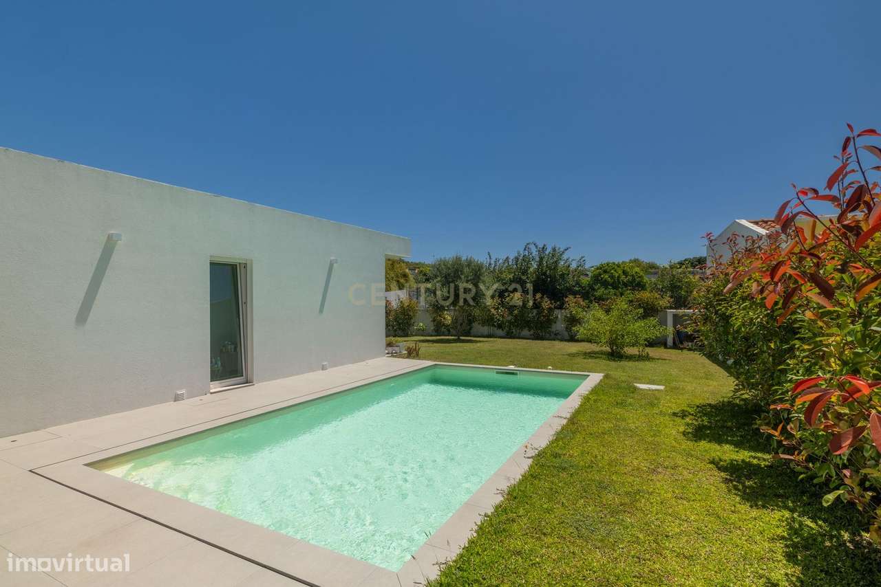 Moradia térrea T3 com piscina e jardim em Arcozelo-23