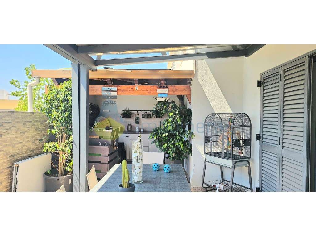 Moradia T4 com 260m2 de área e cave de 95m2, localizada no Monte da...-17