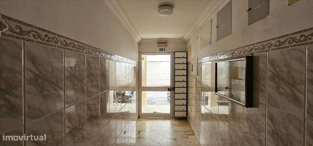 Apartamento T2 num 3 andar em Olhão com elevador e  lugar de estaciona - Grande imagem: 3/23